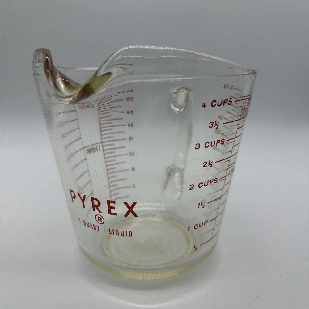 VTG PYREX Glass Liquid 1‎ Quart 4 Cup 532 Measuring Red Lettering 